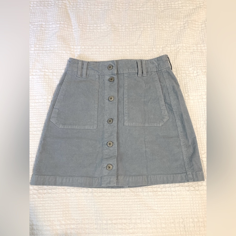 Women’s American Eagle, corduroy skirt.